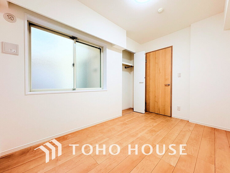 内装 採光もある洋室は、くつろぎのひと時を過ごすのにぴったり