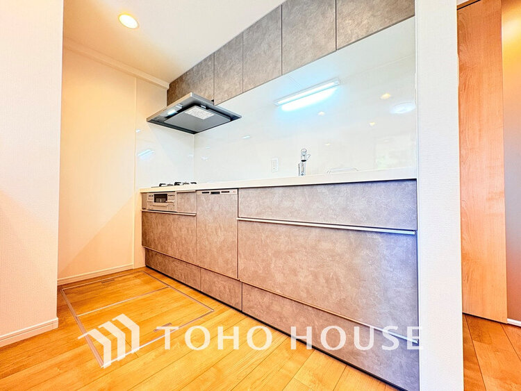 キッチン シンプルな部屋の雰囲気に溶け合うナチュラルキッチン