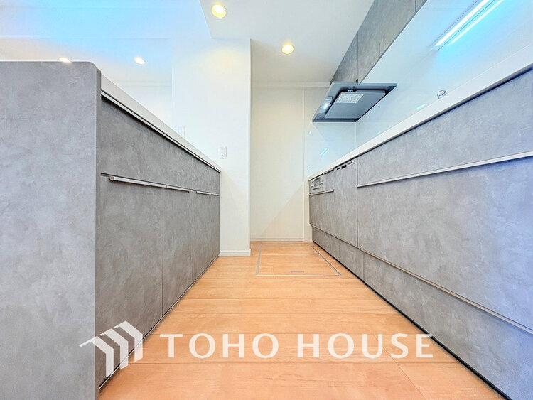 キッチン 落ち着きのあるカラーで統一された清潔感と気品が溢れるキッチン