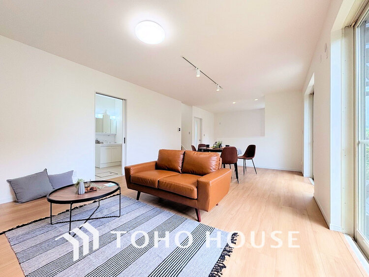 内装 上質な時間を育む暮らしのメインステージ。寛ぎとコミュニケーションを育む居心地のよい場所