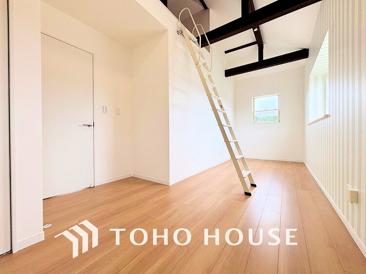 内装 採光もある洋室は、くつろぎのひと時を過ごすのにぴったり