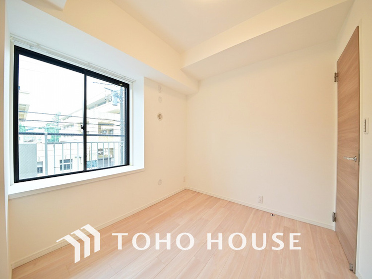 内装 採光もある洋室は、くつろぎのひと時を過ごすのにぴったり