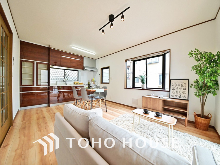 内装 シンプルな内装は落ち着きのある空間