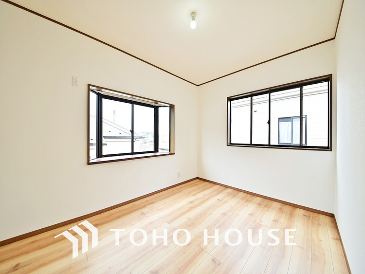 内装 シンプルですっきりとした室内は飽きのこない居心地の良い雰囲気