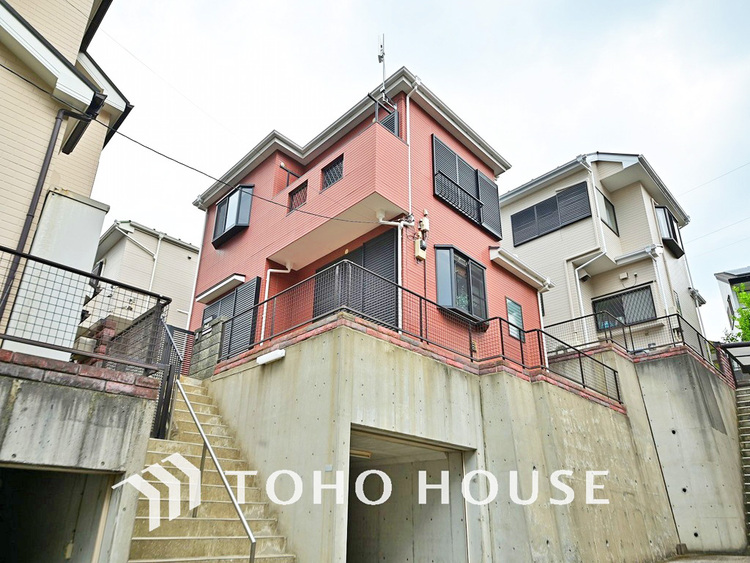 外観 〜閑静な住宅地に佇む中古戸建て〜家族みんながのびのびと暮らせるゆとりある4LDK〜