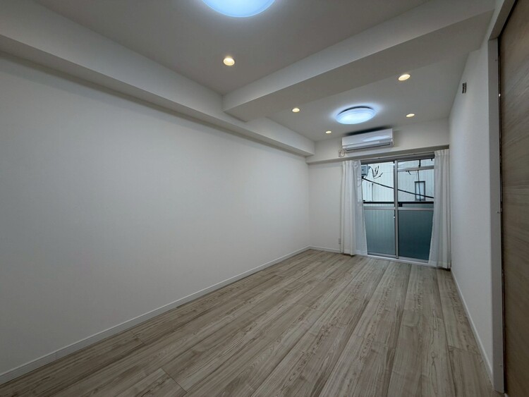 居間 落ち着いた雰囲気に包まれて、伸びやかな空間。