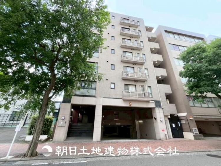 外観 【外観写真】表現された空間はたくさんの光を浴び、風を感じ、暮らしの時間を豊かにしてくれます。デザインされた空間と競い合うかのような充実した建物と共に大切な家族の思い出を刻んでいきます。