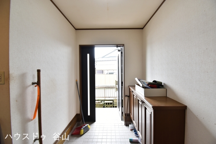 玄関 