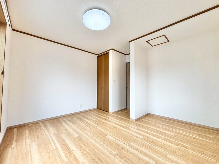 寝室 ベッドも十分に設置するスペースがあります。