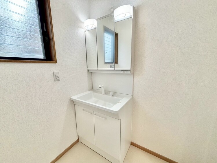 洗面 何かと物が増える場所だからこそ、スッキリと見映えの良い空間に。