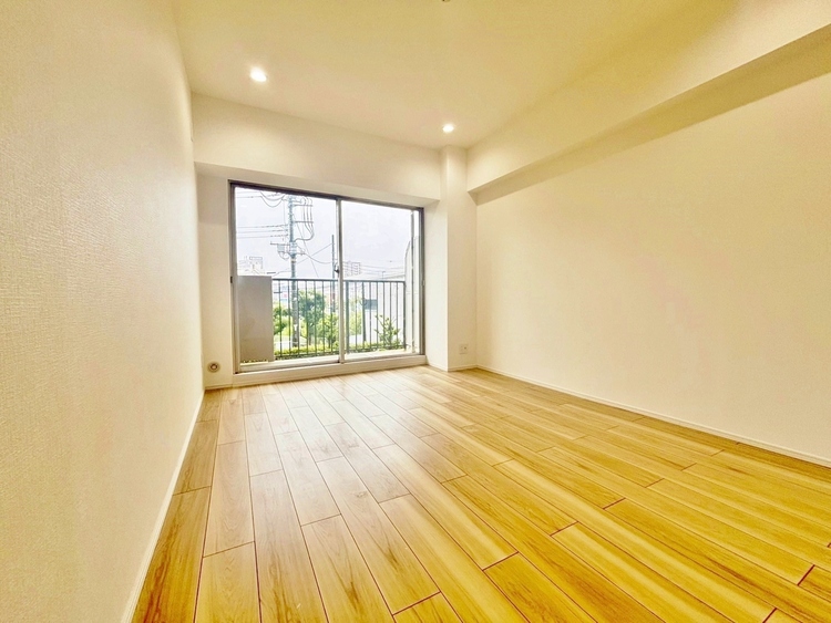 寝室 ベッドも十分に設置するスペースがあります。