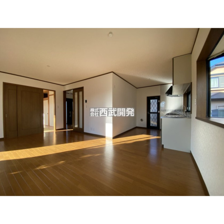 居間 LDK１４．２５帖