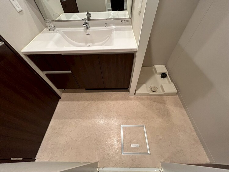 その他 十分な広さの脱衣所。