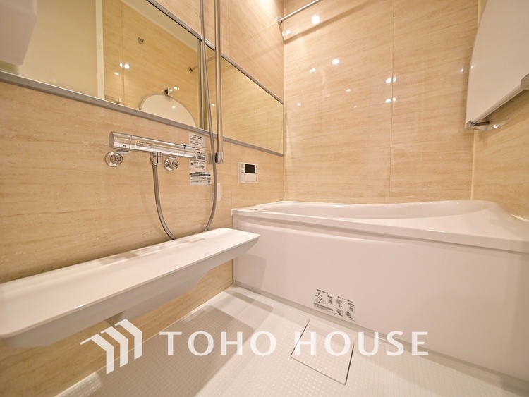 風呂 一日の疲れを癒すバスルームは、心地よいリラックスを叶える清潔感溢れる空間