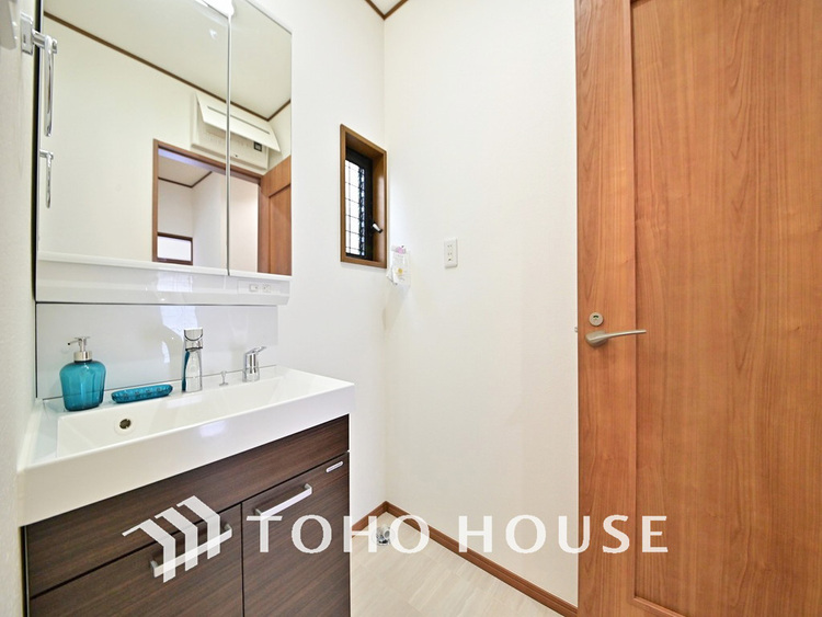 洗面 清潔感のある洗面室で朝の身支度を