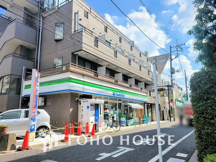 周辺 ファミリーマート 上北沢四丁目店　距離230m