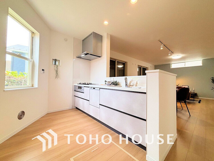 キッチン 落ち着きのあるカラーで統一された清潔感と気品が溢れるキッチン