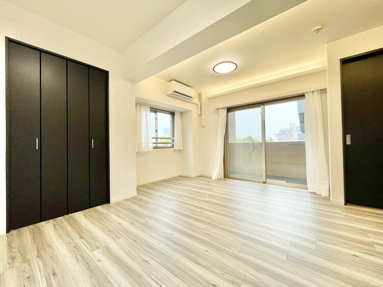 居間 伸びやかな空間のなかで、ゆったりとしたひとときを過ごせます。