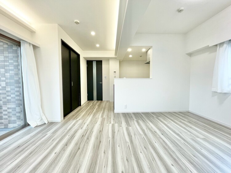 居間 落ち着いた雰囲気に包まれて、伸びやかな空間。