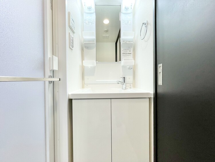 洗面 清潔感を感じられる洗面化粧台。