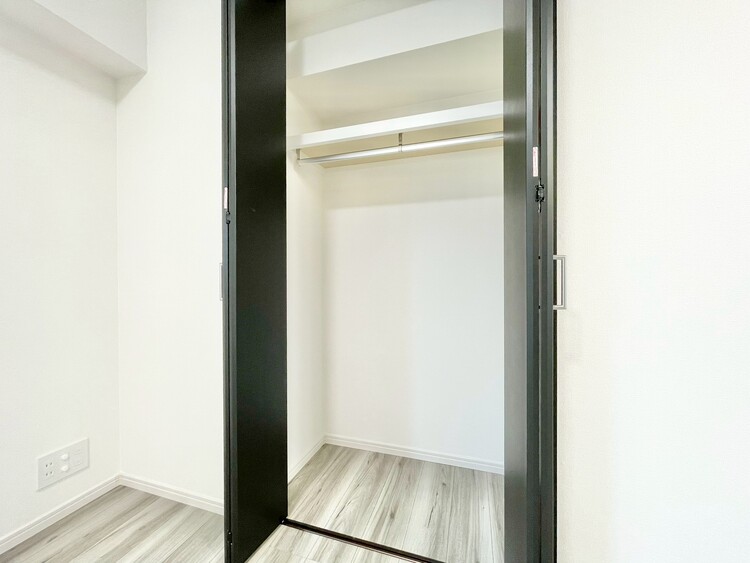 収納 家電やスーツケース、ストック品など何でも片付く嬉しい空間です。