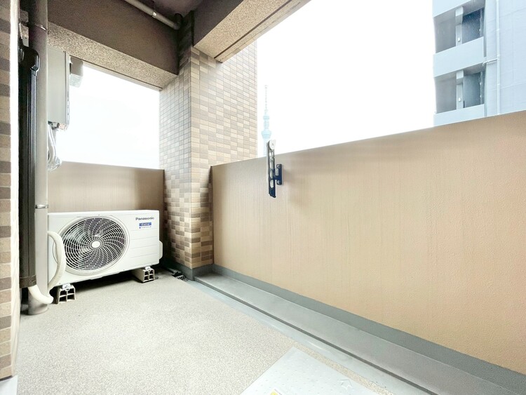 バルコニー 朝の澄んだ空気や、夕方に吹く清々しい風を感じられるバルコニー。