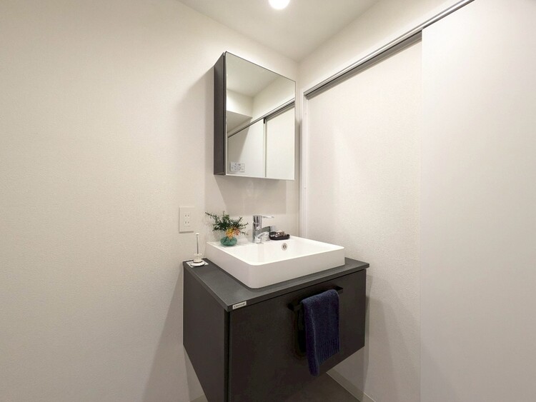 その他 清潔感を感じられる洗面化粧台。