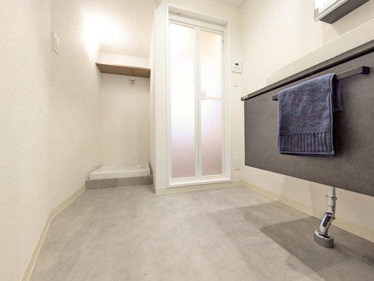 その他 十分な広さの脱衣所。