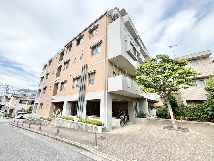 外観 現地に足をお運びいただいた際には、周辺散策などをお勧めいたします。