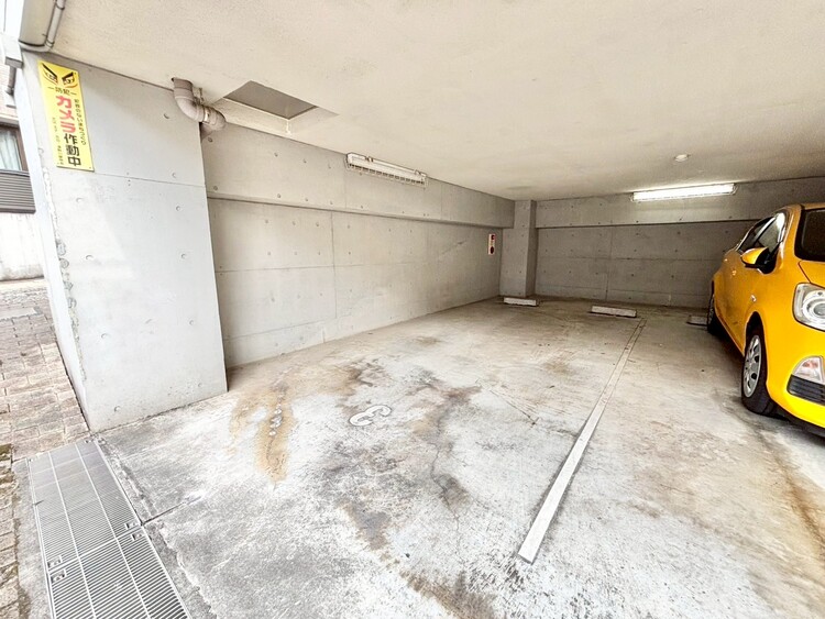 駐車場 本物件の駐車スペースです。車種制限のある場合もございますので、お気軽にお問い合わせくださいませ。