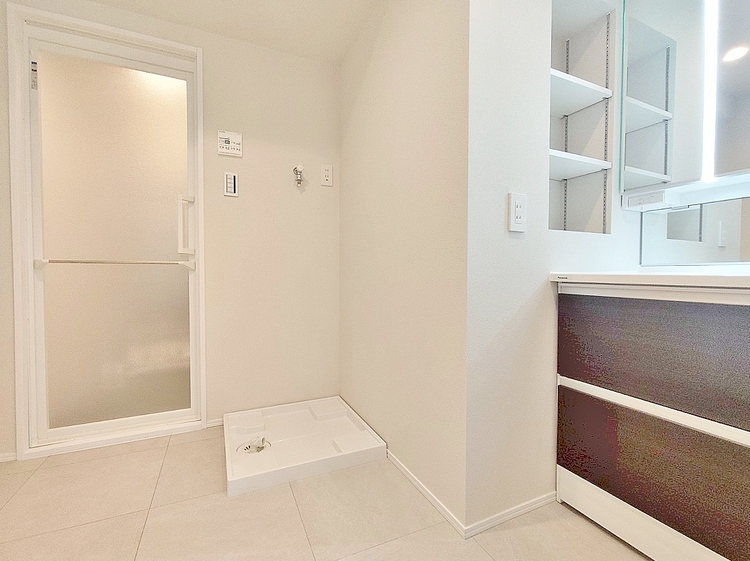 洗面 清潔感と心地よさを重視した、上質感漂うパウダールーム。