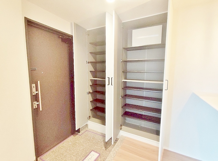 玄関 シューズボックスを完備した玄関です。