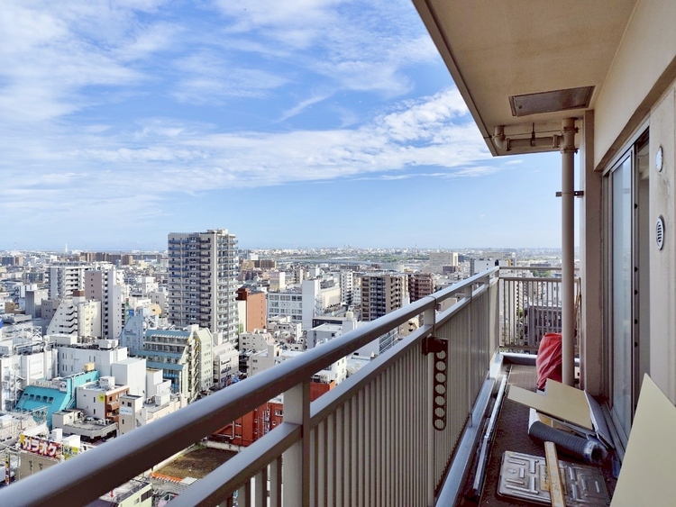 バルコニー 暮らしの中で、光と風を演出してくれるバルコニー。