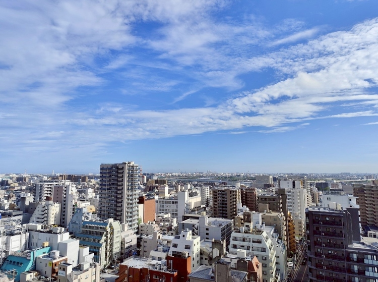 バルコニー 窓を開けると広がる青空。心をリフレッシュして日々を過ごしていきましょう。