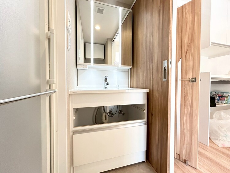 その他 清潔感を感じられる洗面化粧台。