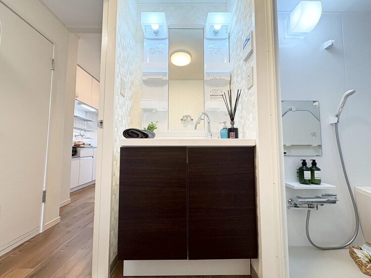 その他 清潔感を感じられる洗面化粧台。