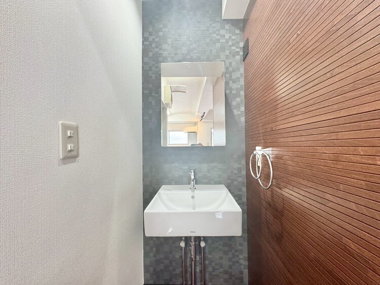 その他 清潔感を感じられる洗面化粧台。