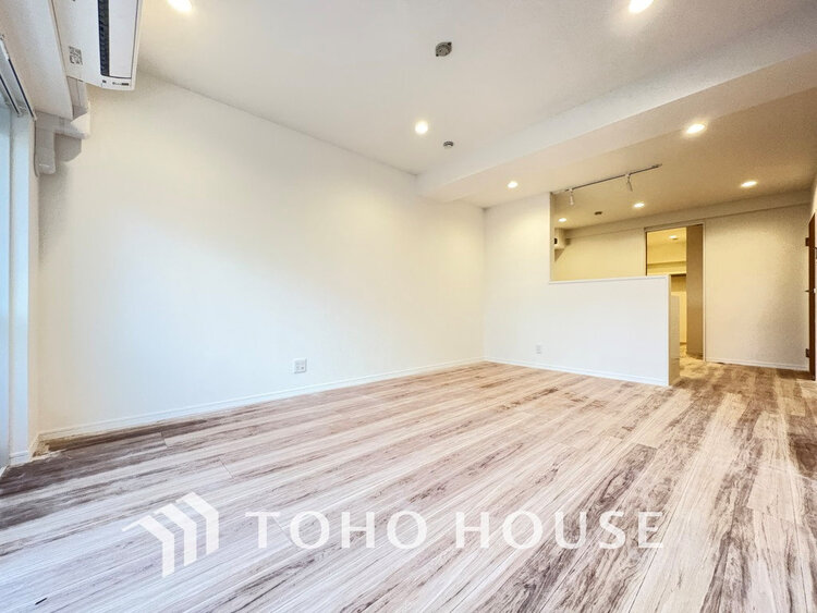 内装 広がりのある住空間、家族が集まるリビング・ダイニング