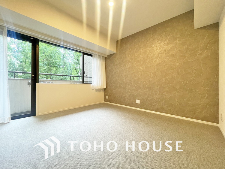 内装 採光もある洋室は、くつろぎのひと時を過ごすのにぴったり