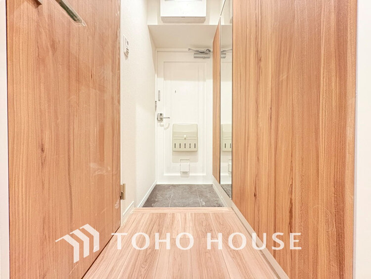 玄関 飾り過ぎないシンプルな内装の玄関