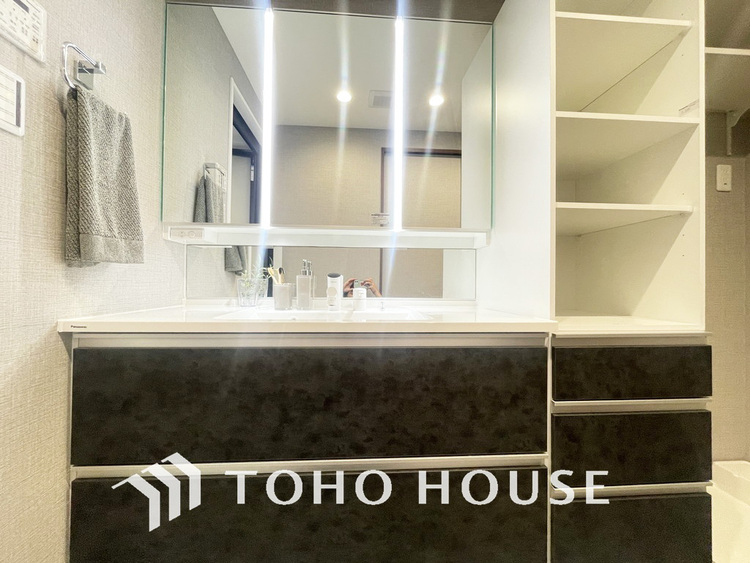 洗面 大きな洗面鏡付き、朝の身支度も楽しくなりますね