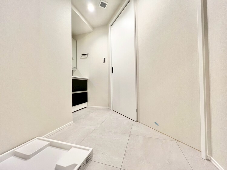 その他 十分な広さの脱衣所。