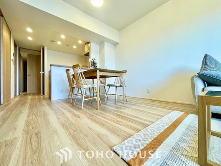 内装 【LIVING】◆眩い◆光が燦々と入り、家族の笑顔を照らす。「いつまでも続いて」と願う夢のような毎日がここにある。