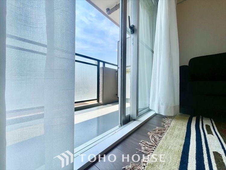 内装 【LIVING】◆扉を◆開くとこの景色。家族の”おかえり”の声が聞こえてきそう。