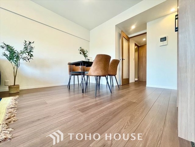 内装 【LIVING】◆住む喜び、楽しさ、感動◆を君と共有したい。いつまでもずっと家族を見渡せるこの広い空間で。