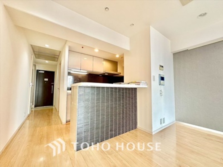 内装 現在改装中【LIVING】◆眩い◆光が燦々と入り、家族の笑顔を照らす。「いつまでも続いて」と願う夢のような毎日がここにある。