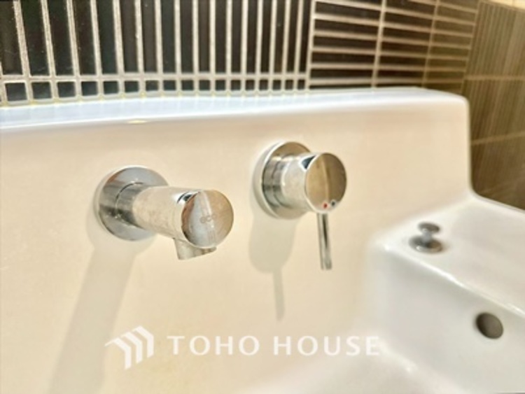 洗面 現在改装中【WASHROOM】◆快適◆煌びやかな暮らしの中にも忘れたくない快適さ。大きな収納が助けてくれます。