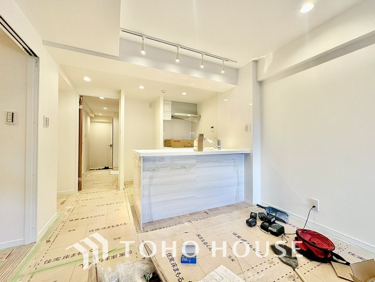 内装 【LIVING】◆陽光◆が差し込む。この開放的なLDKに家族の笑顔が集う。家族が一緒に過ごす空間は明るく、そして居心地よく。