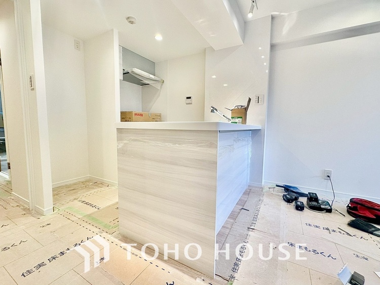 内装 【LIVING】◆扉を◆開くとこの景色。家族の”おかえり”の声が聞こえてきそう。