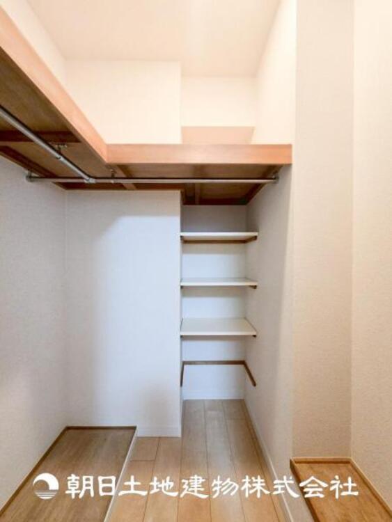 収納 【WIC】収納に便利なウォークインクローゼットがあり、衣類をまとめてしまえるので管理がしやすいです。